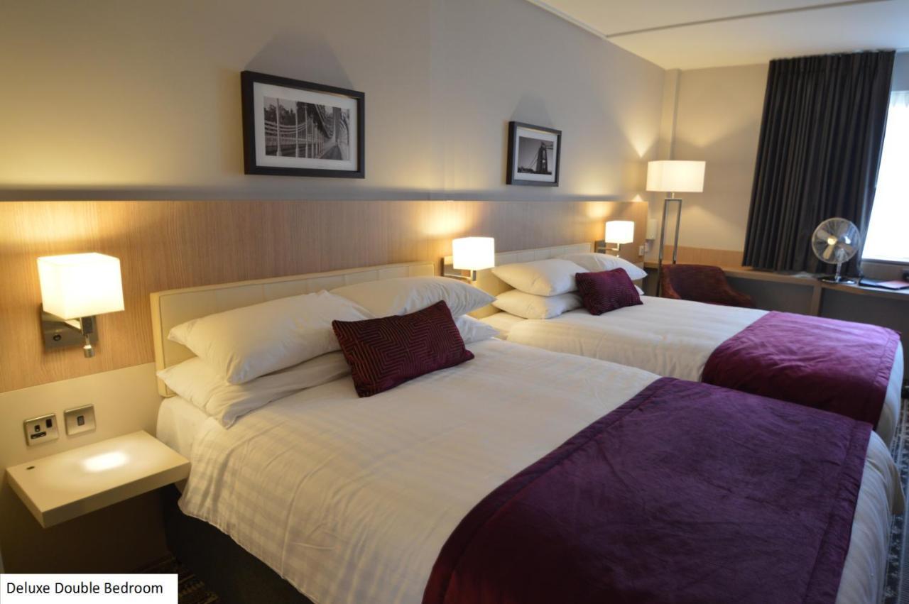 Lancaster Hotel Uxbridge Bagian luar foto